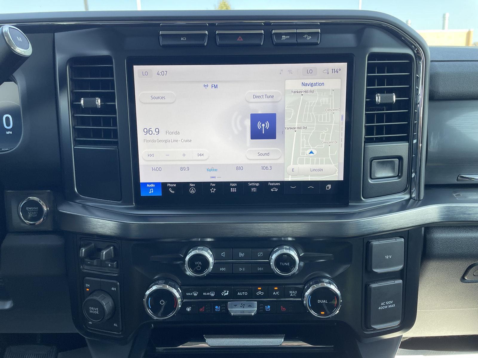 Vehicle photo 23