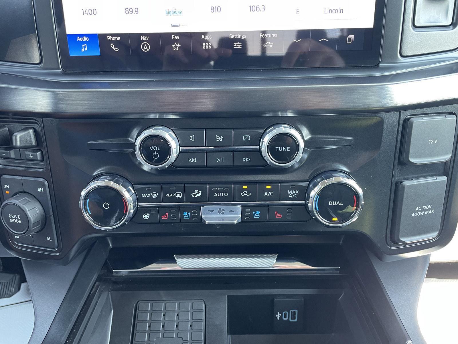 Vehicle photo 28