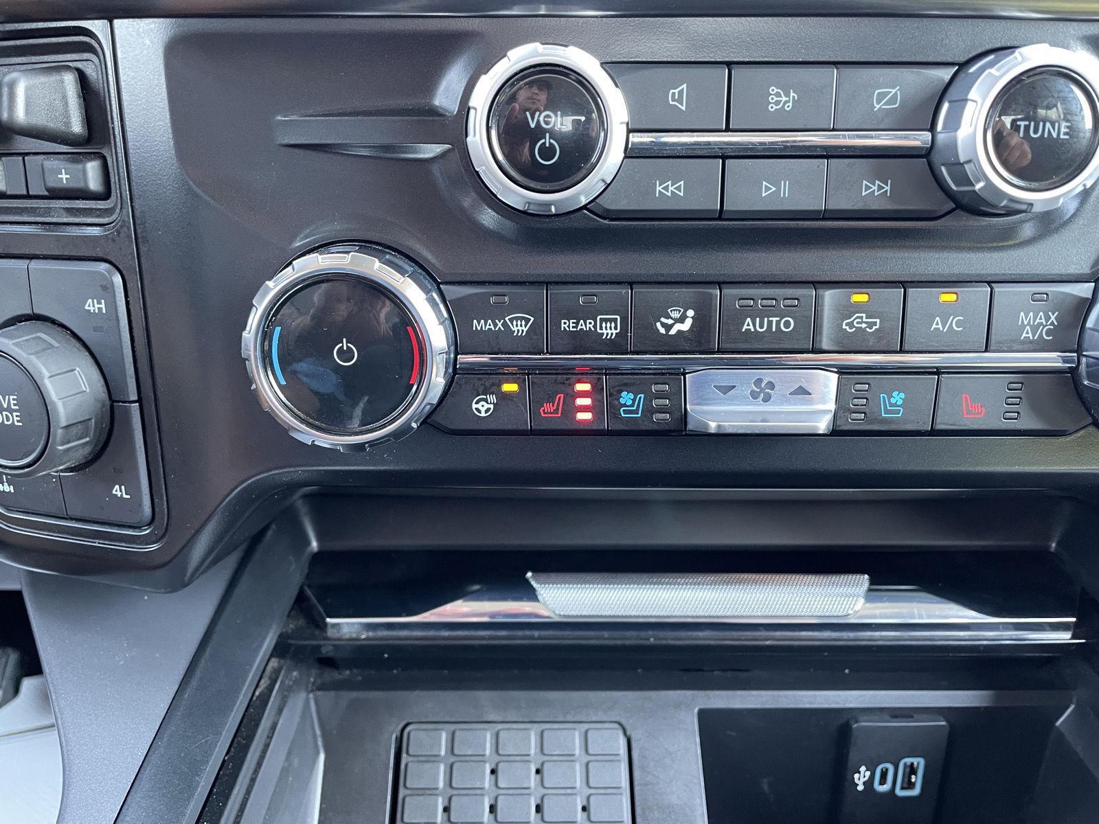 Vehicle photo 29