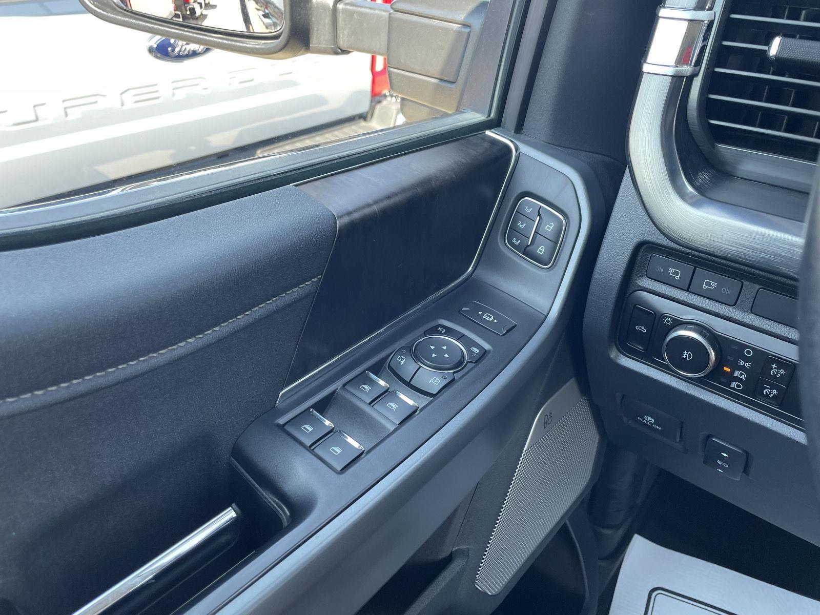 Vehicle photo 34