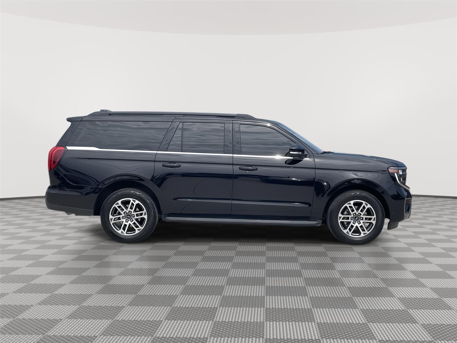 Vehicle photo 6