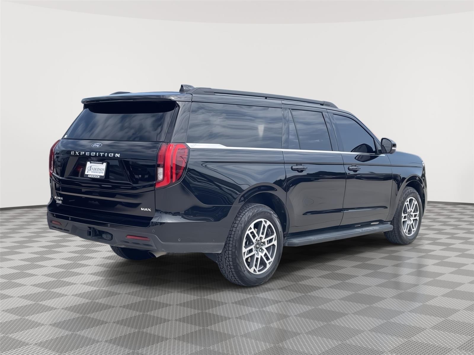 Vehicle photo 7