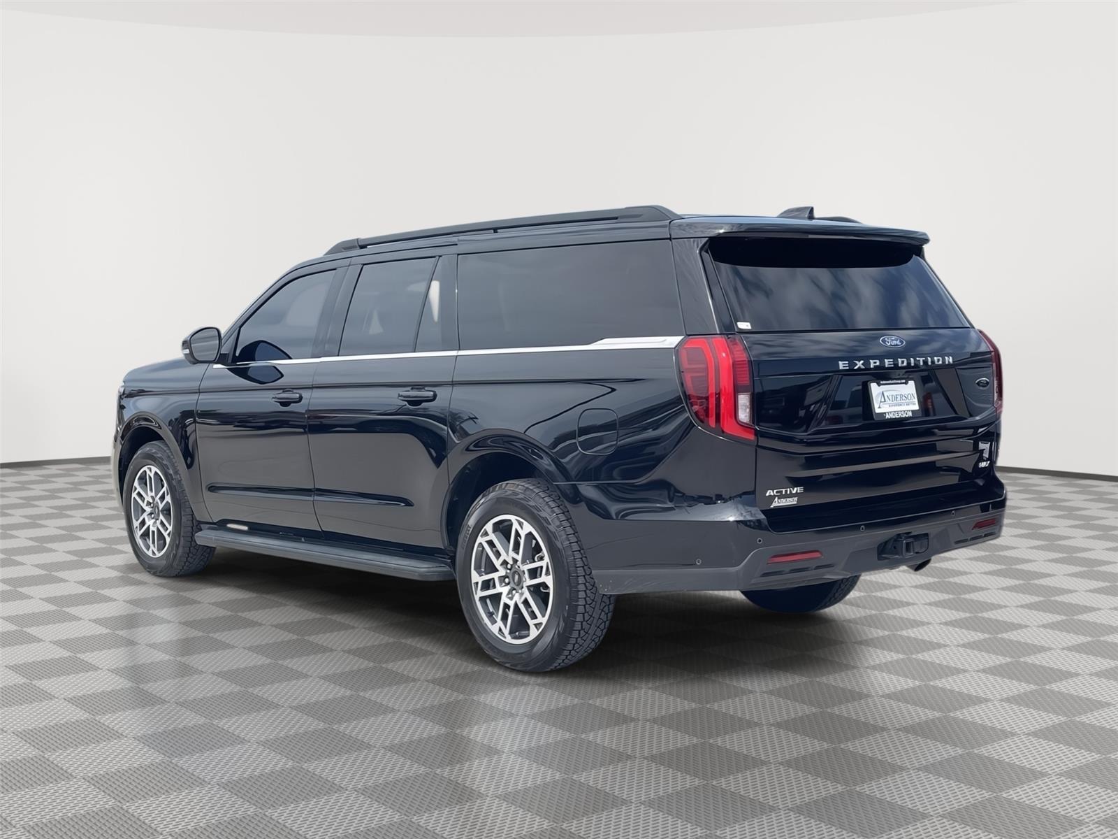 Vehicle photo 9