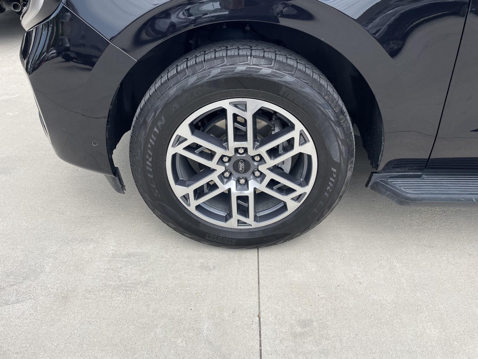 Vehicle photo 10