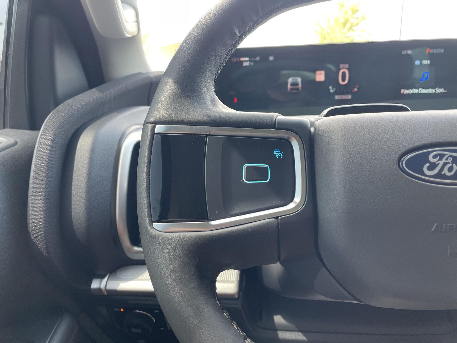 Vehicle photo 13