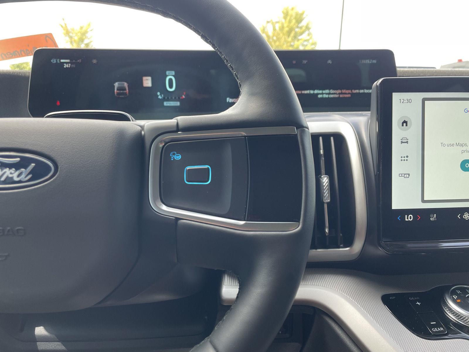 Vehicle photo 14