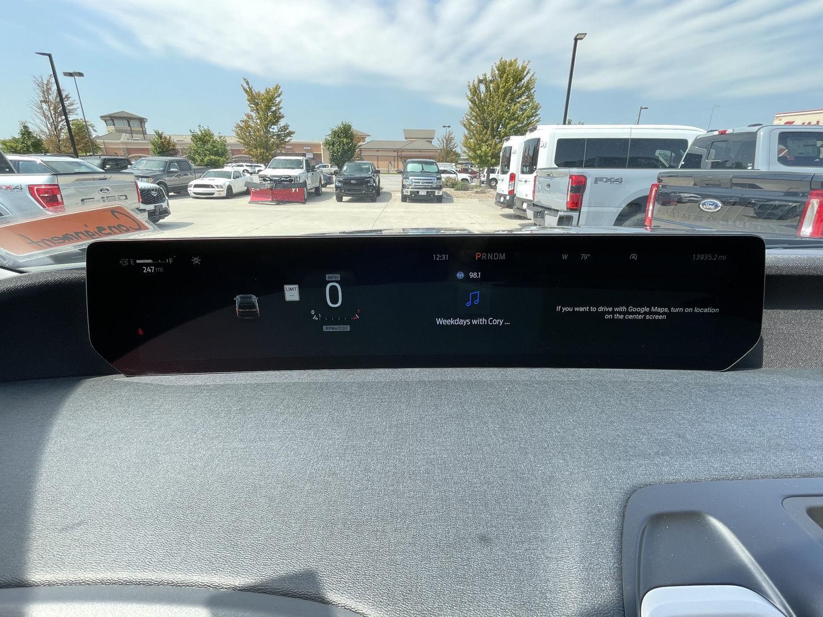 Vehicle photo 15