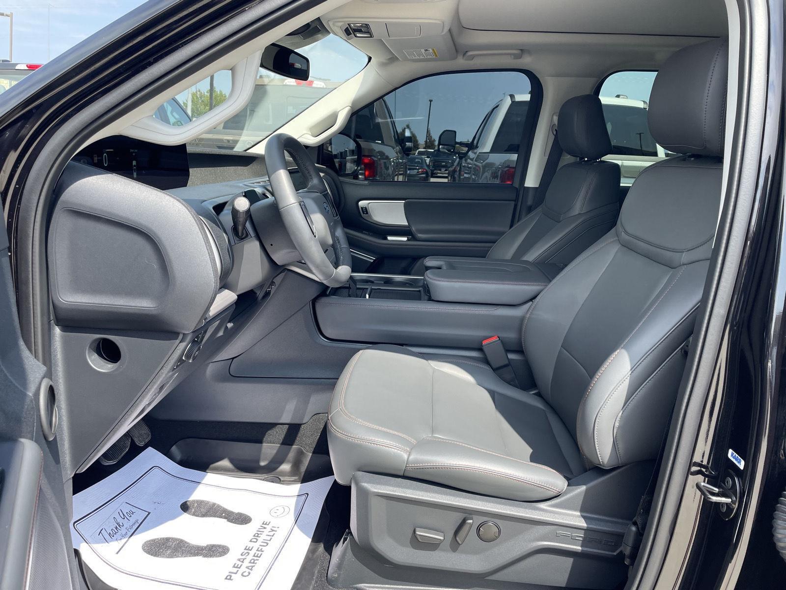 Vehicle photo 16
