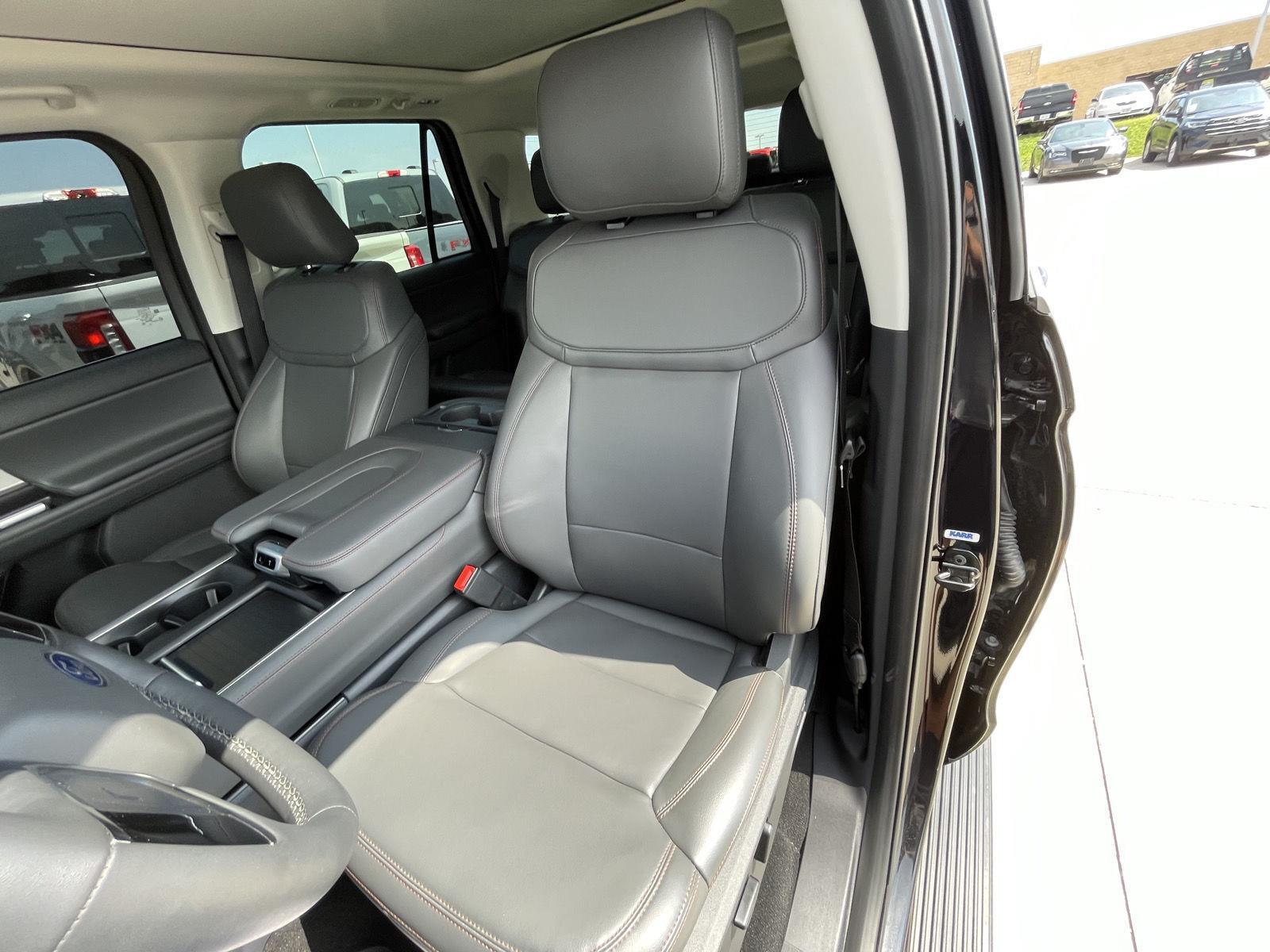 Vehicle photo 17