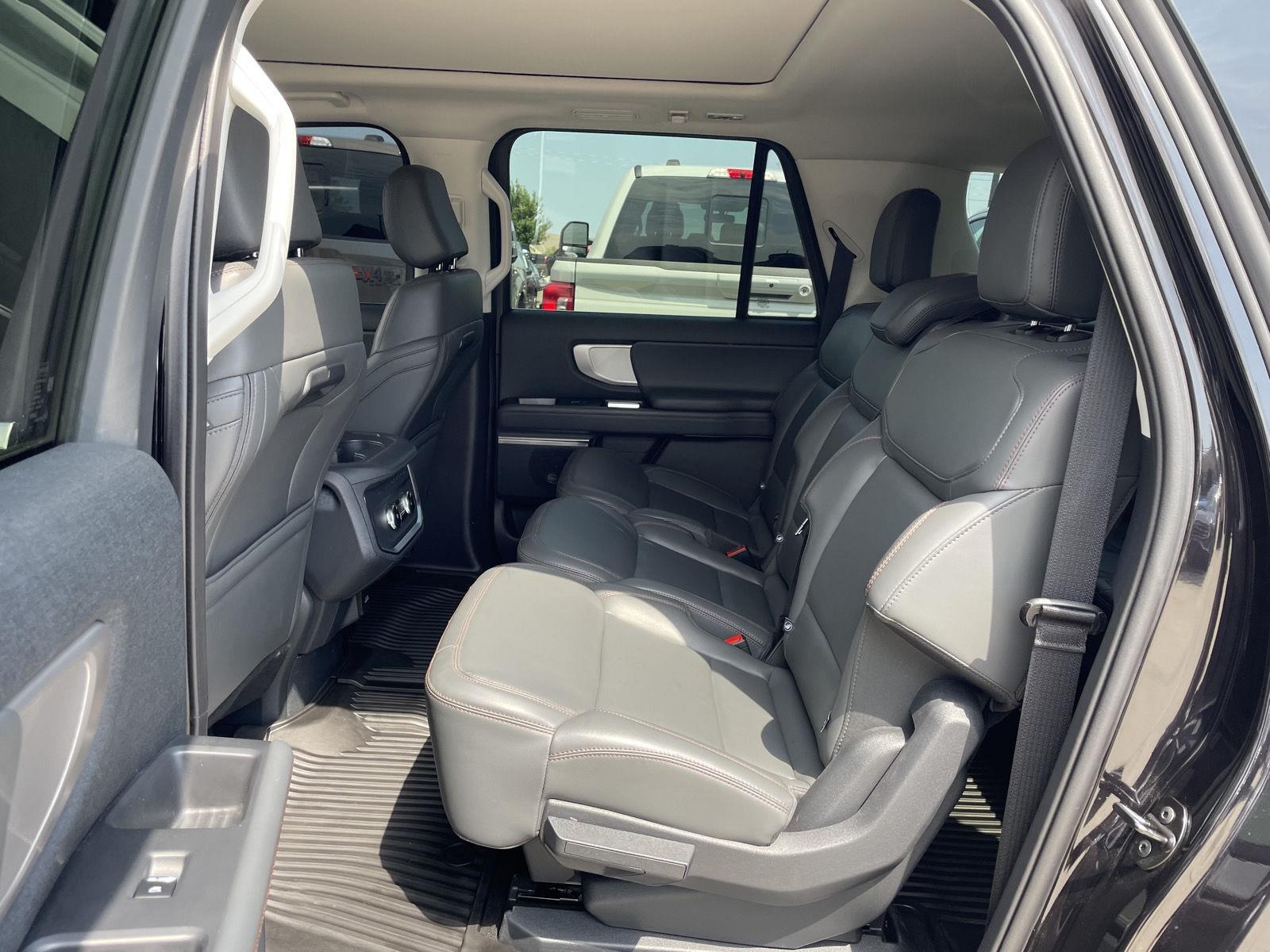 Vehicle photo 19