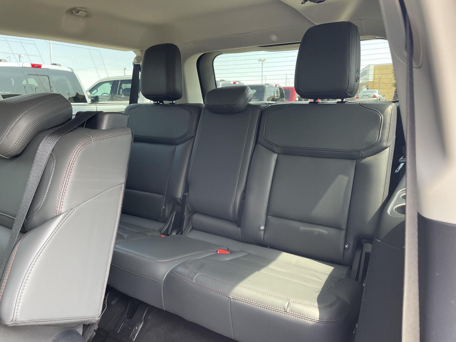 Vehicle photo 20