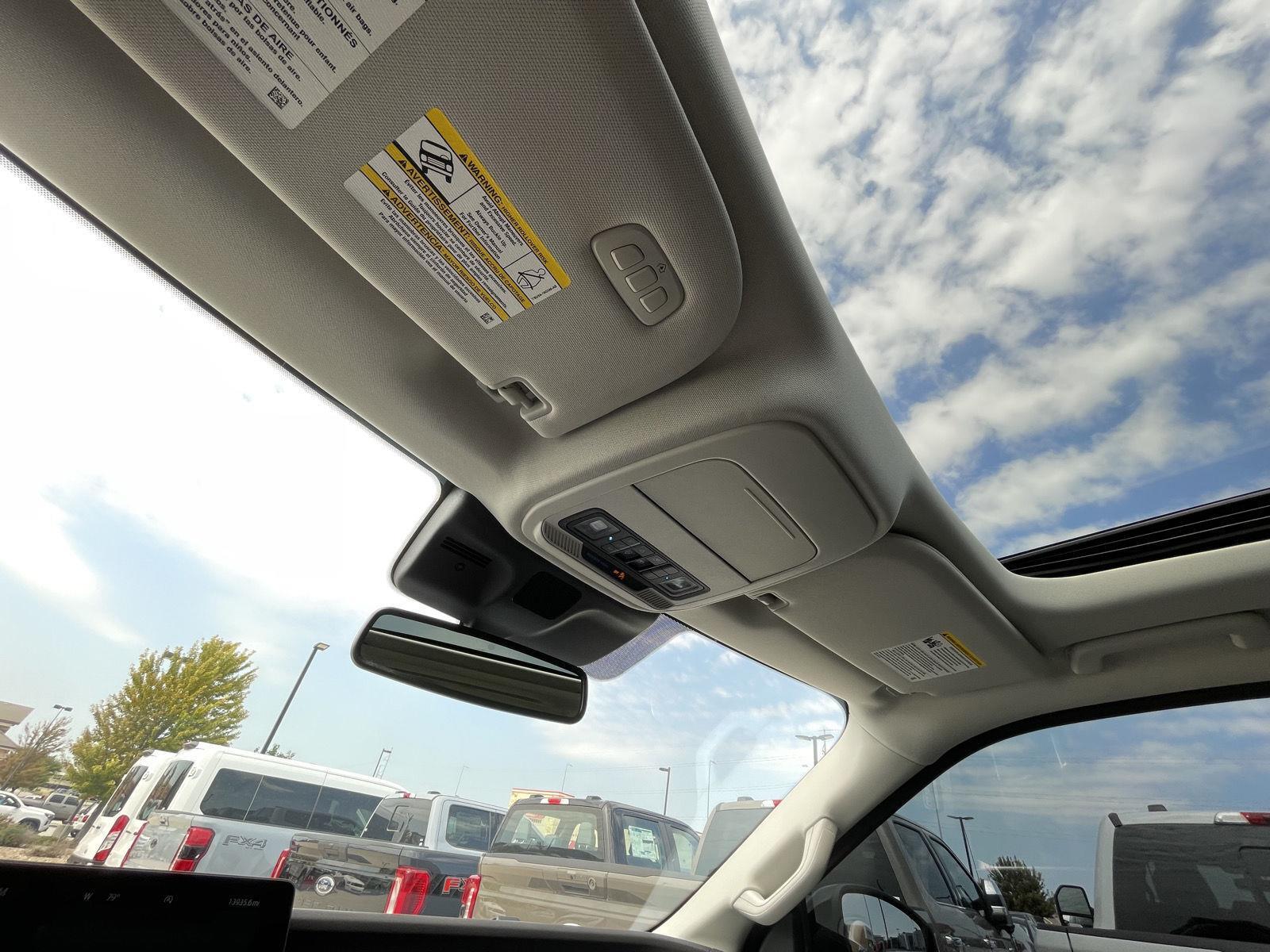 Vehicle photo 21