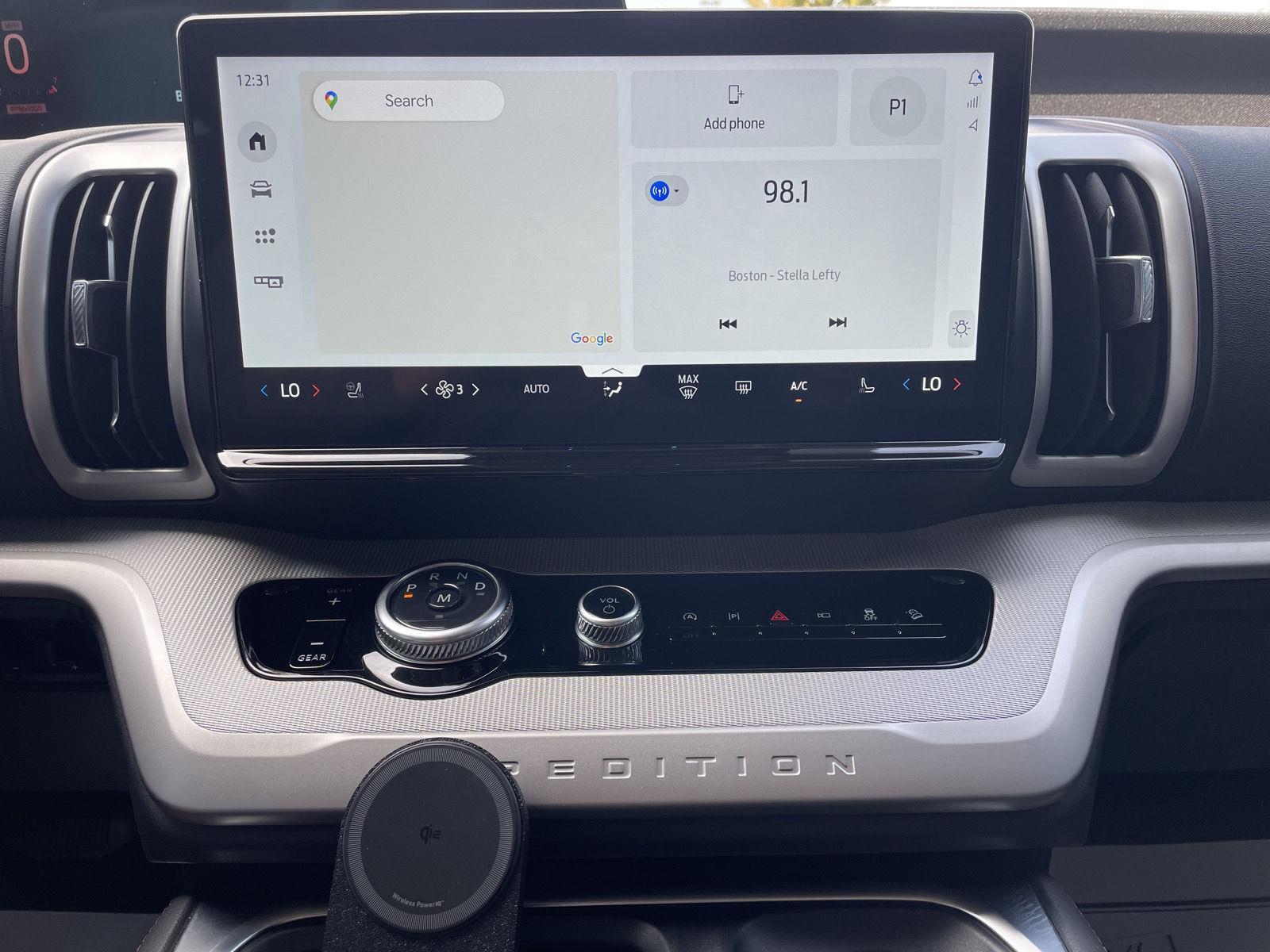 Vehicle photo 23