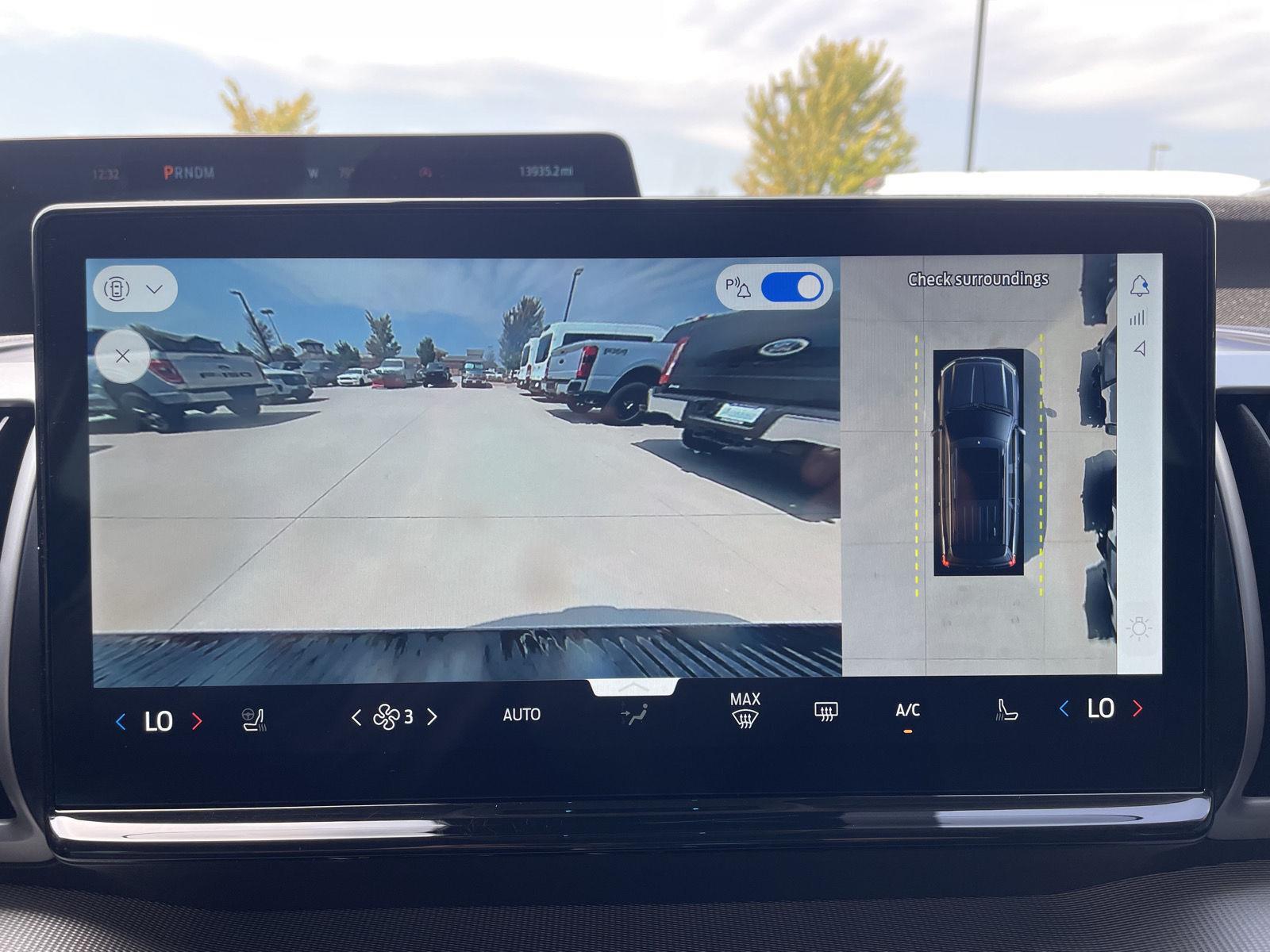 Vehicle photo 25