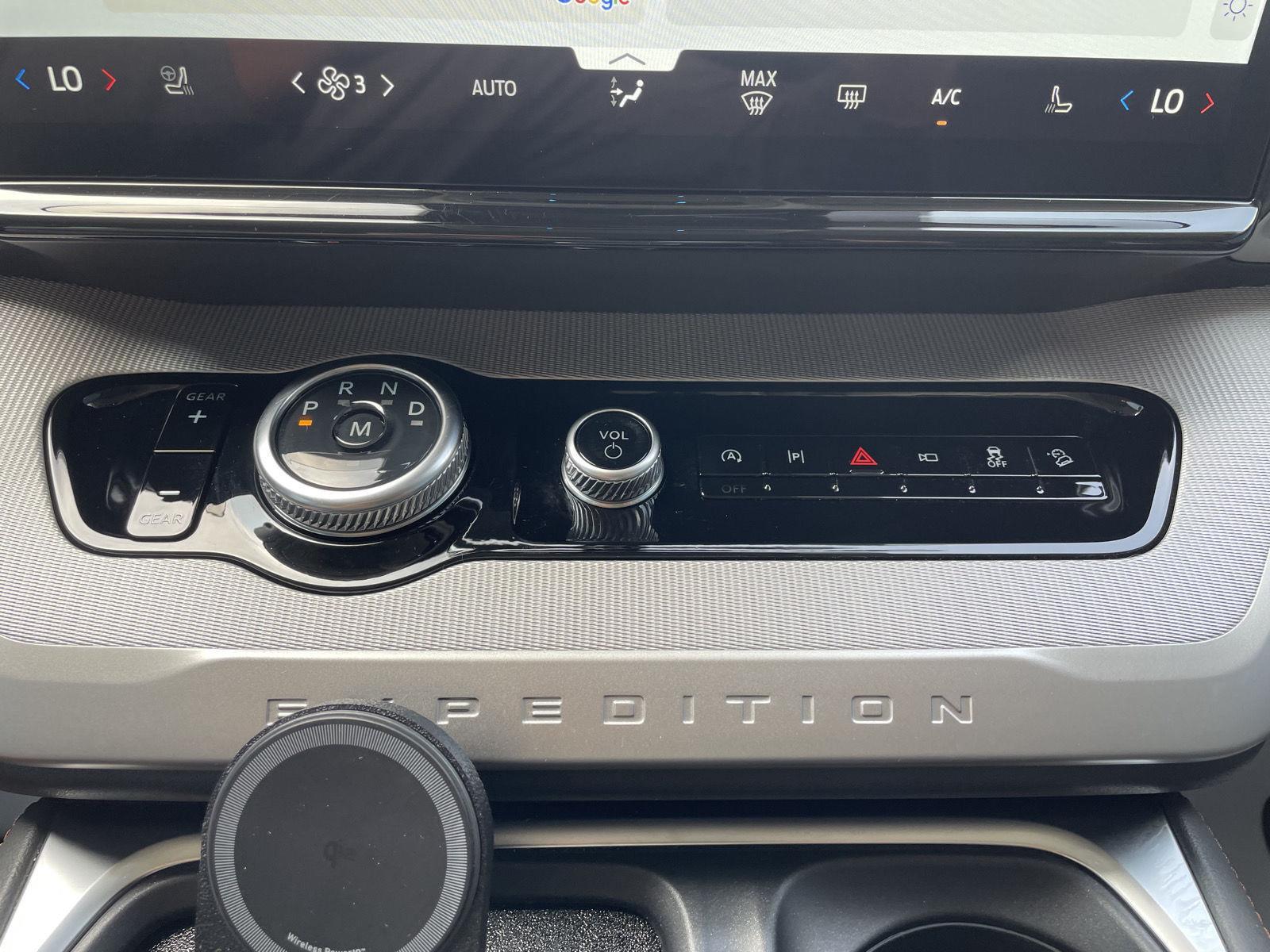 Vehicle photo 28