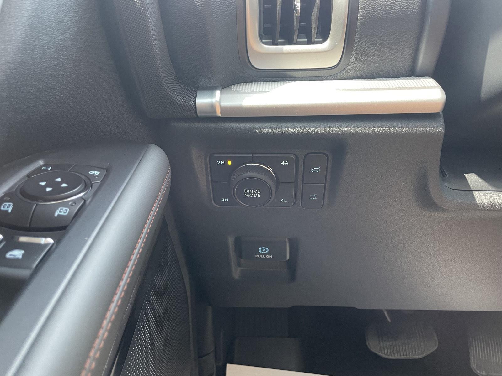 Vehicle photo 31