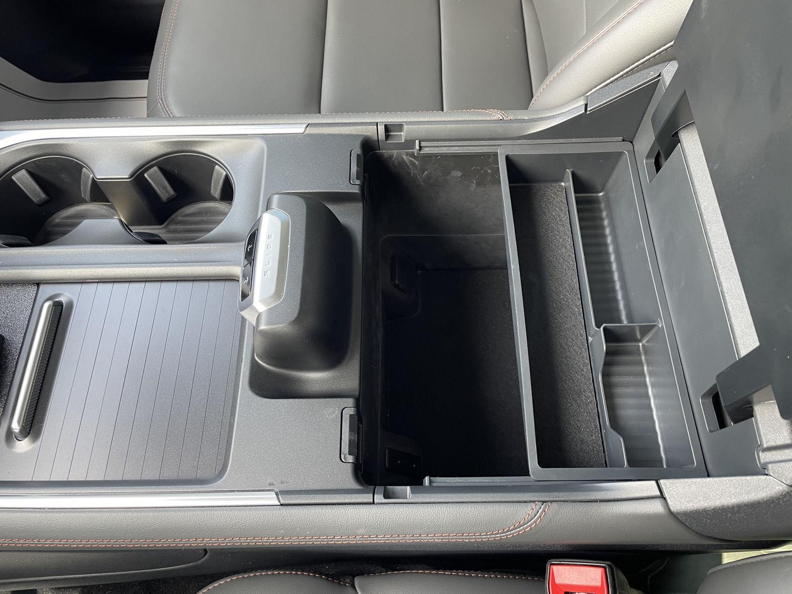 Vehicle photo 33