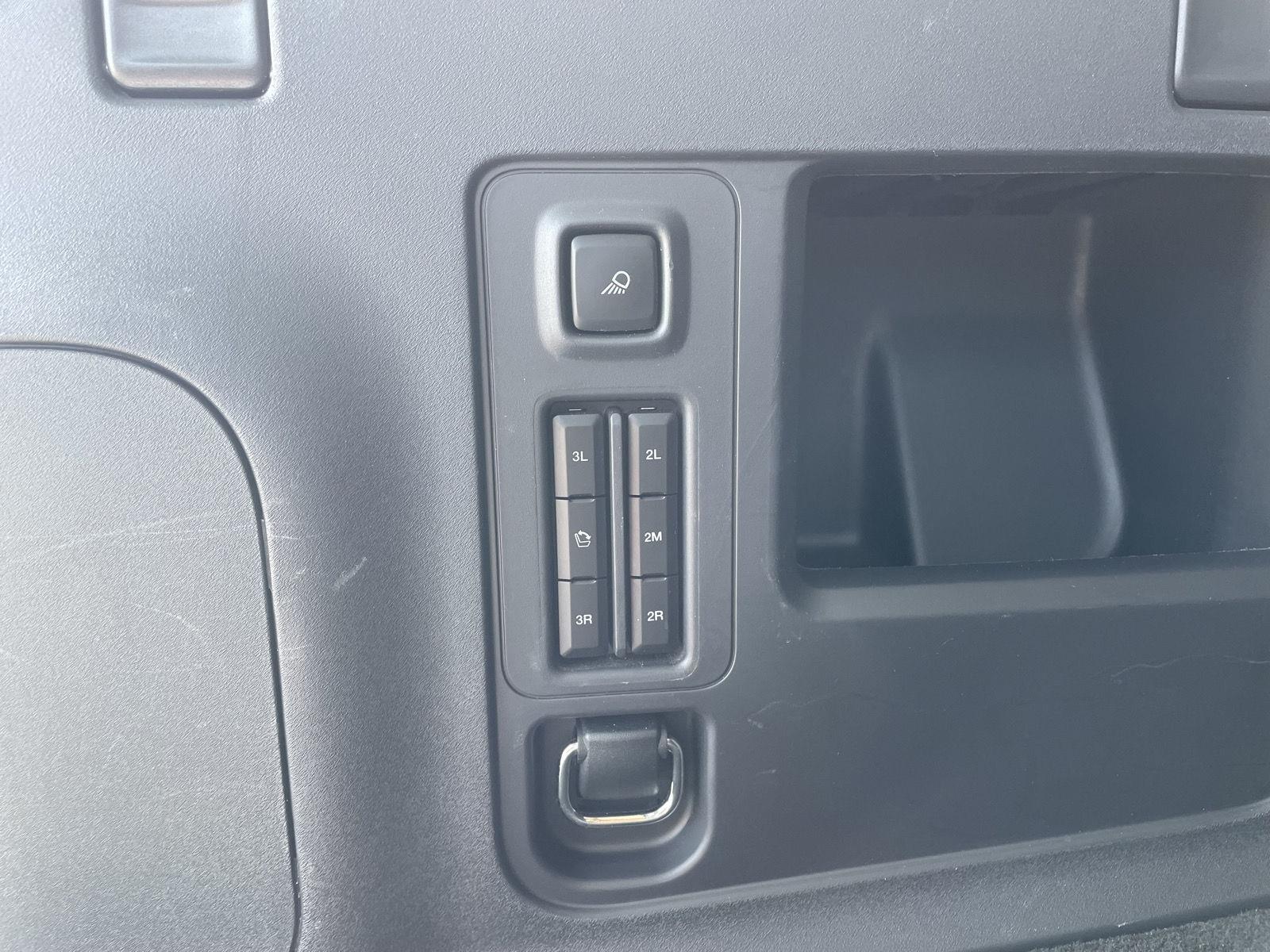 Vehicle photo 38