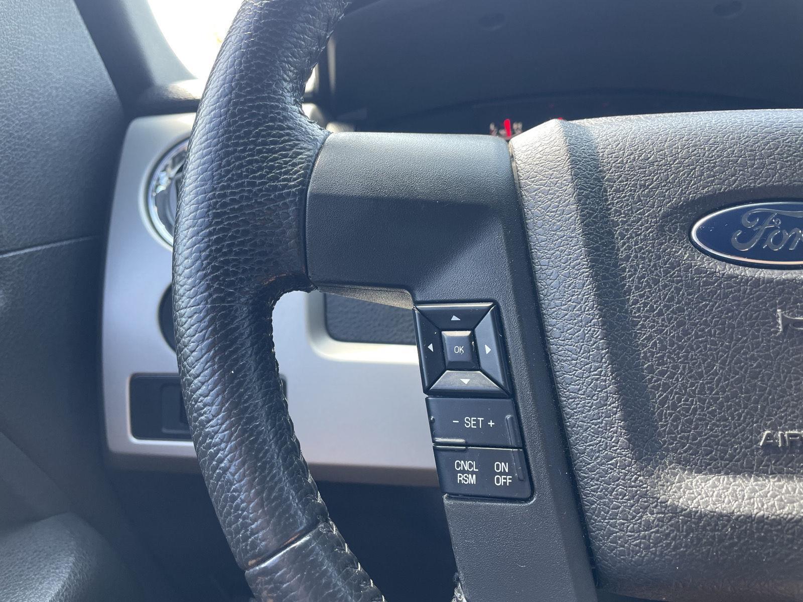 Vehicle photo 12