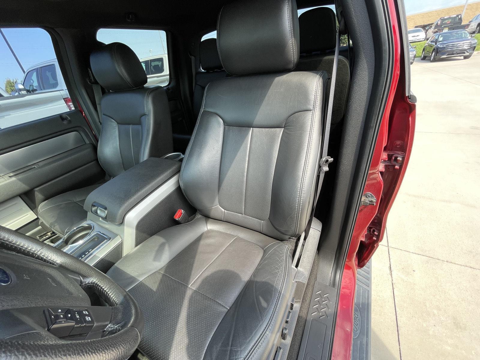 Vehicle photo 17