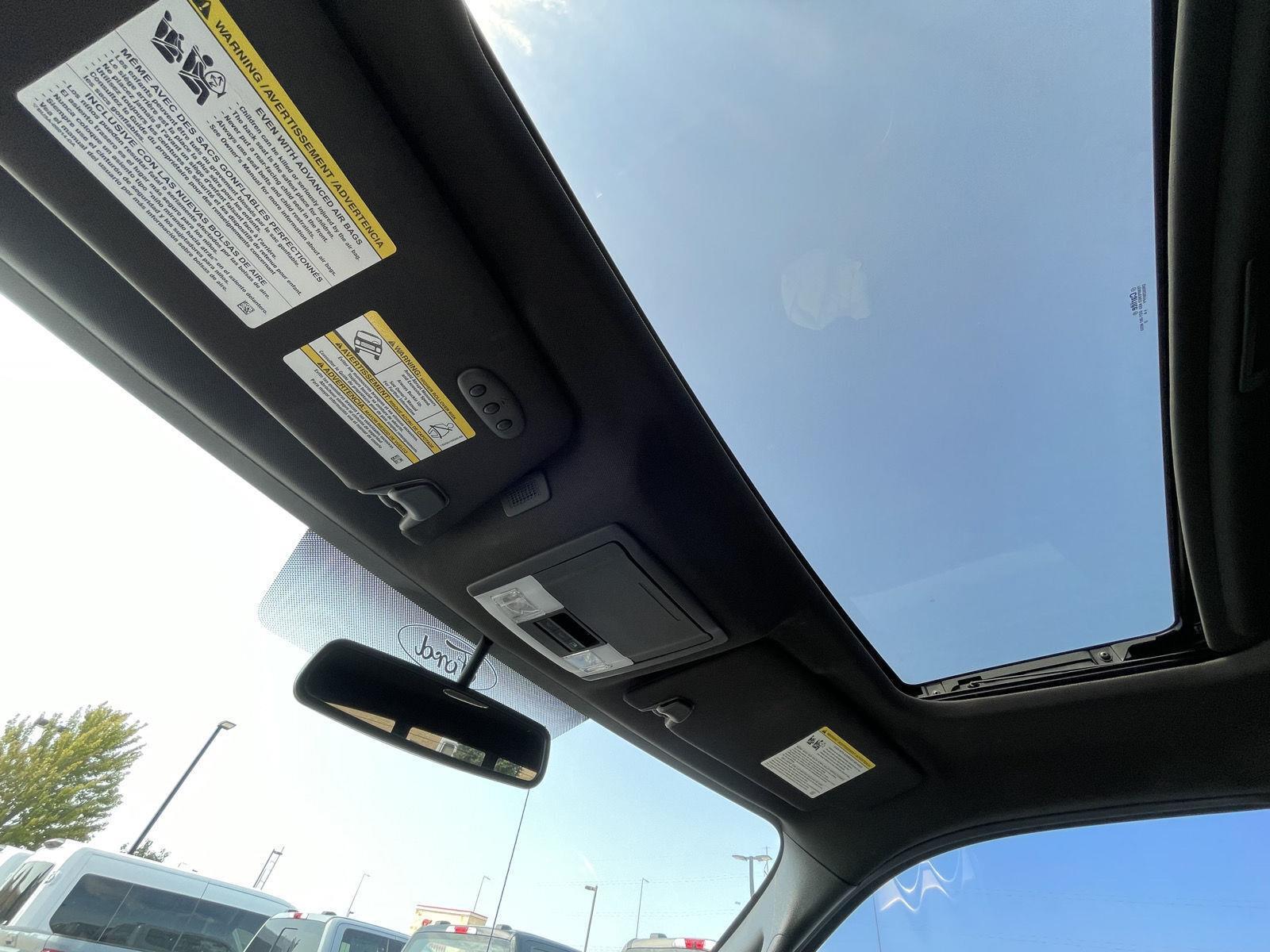 Vehicle photo 20