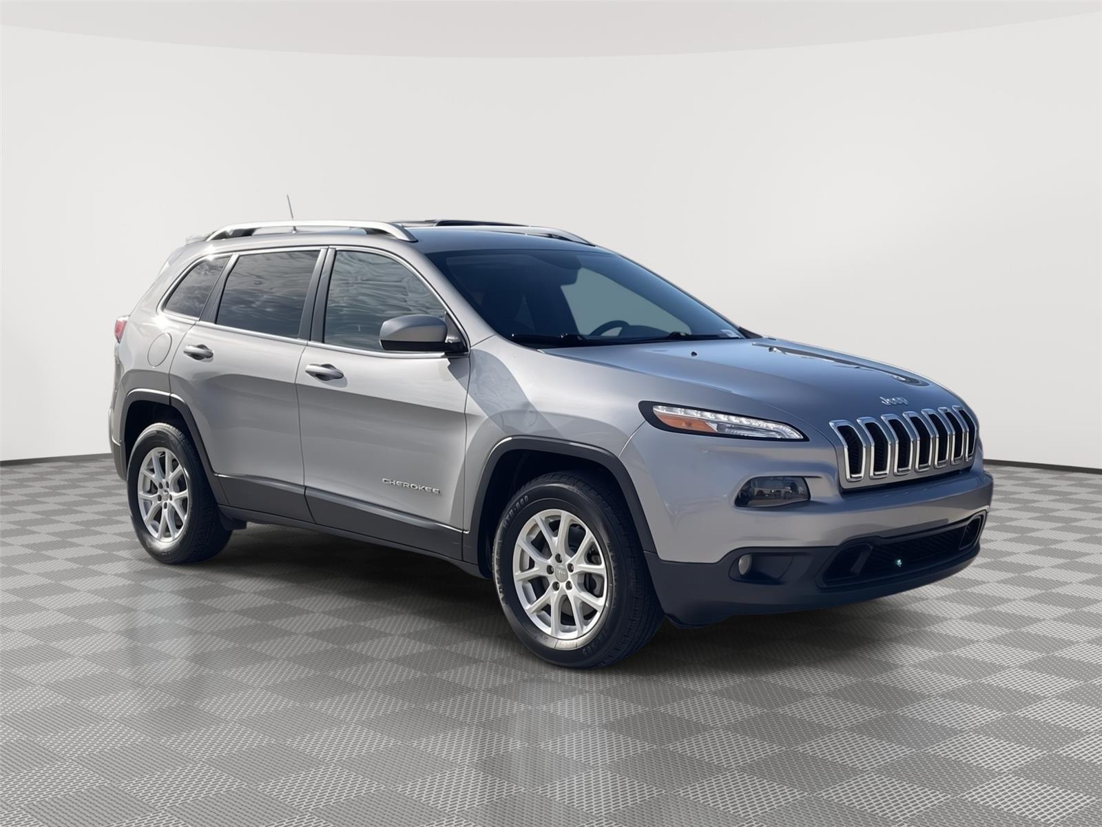 Vehicle photo 4