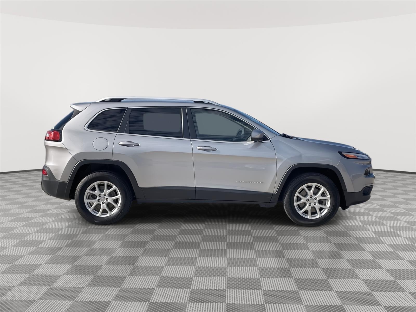 Vehicle photo 5