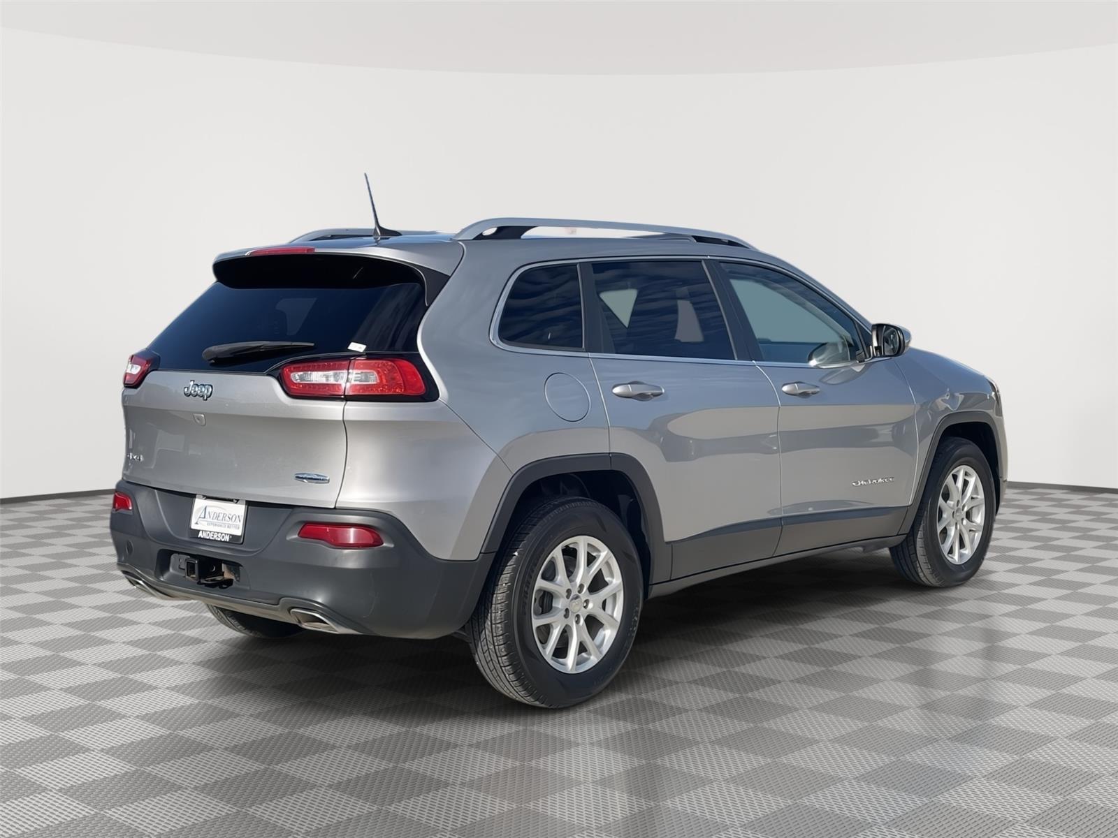 Vehicle photo 6