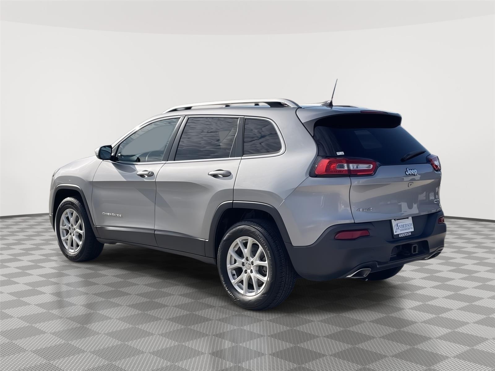 Vehicle photo 8