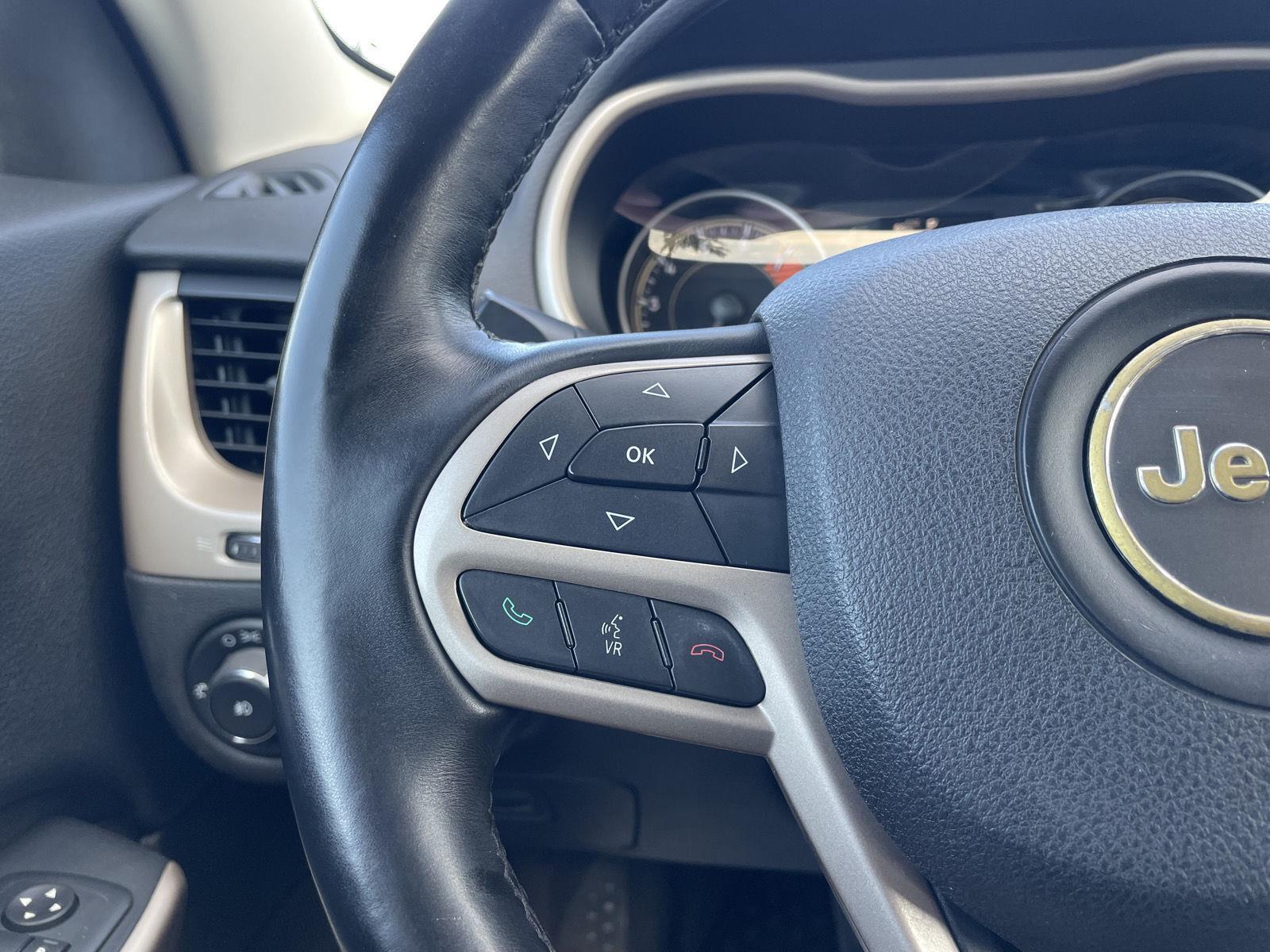 Vehicle photo 12
