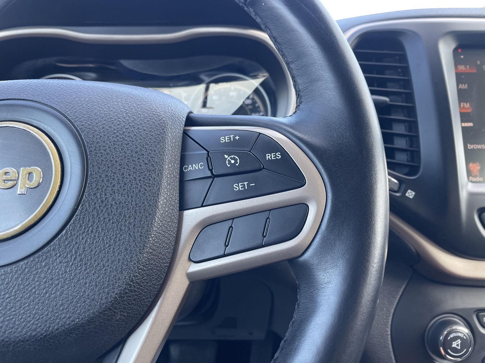 Vehicle photo 13