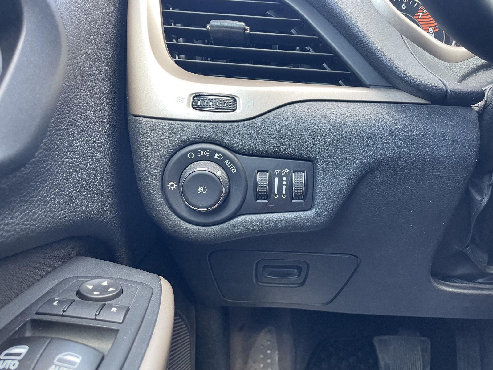 Vehicle photo 15