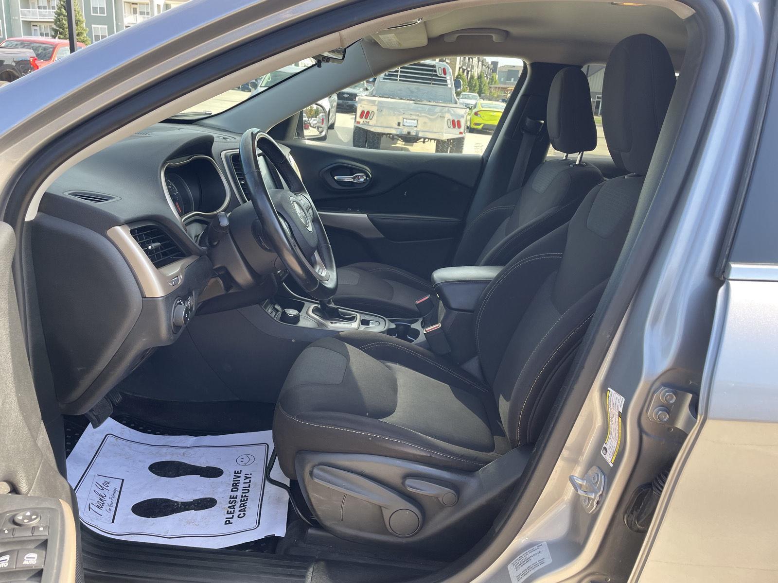 Vehicle photo 16