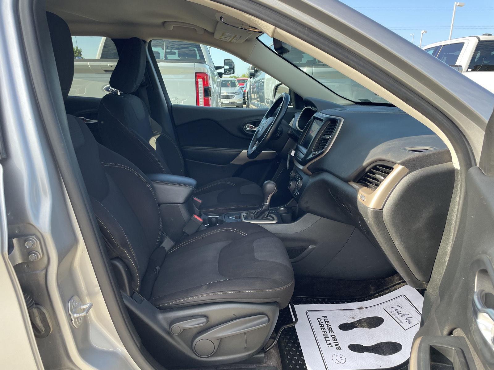 Vehicle photo 18
