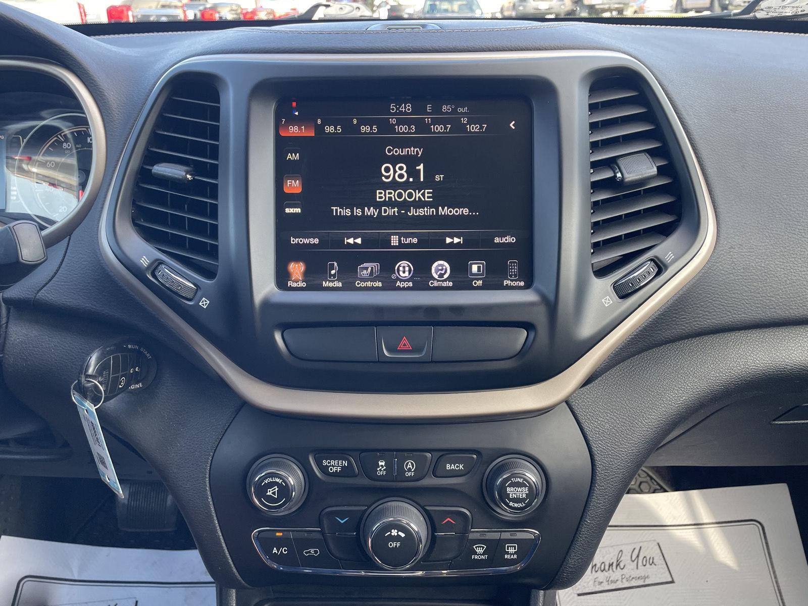 Vehicle photo 21