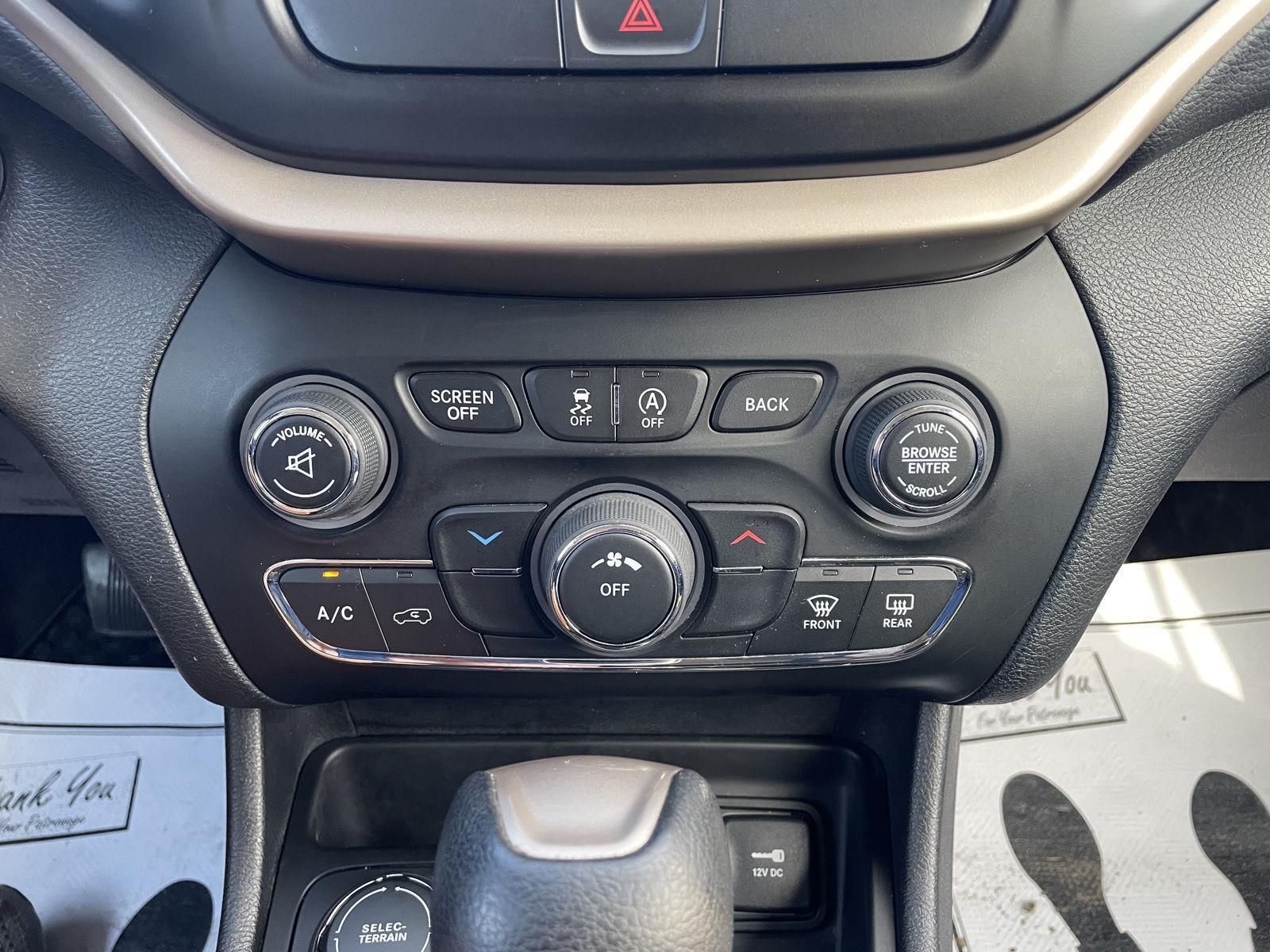 Vehicle photo 23