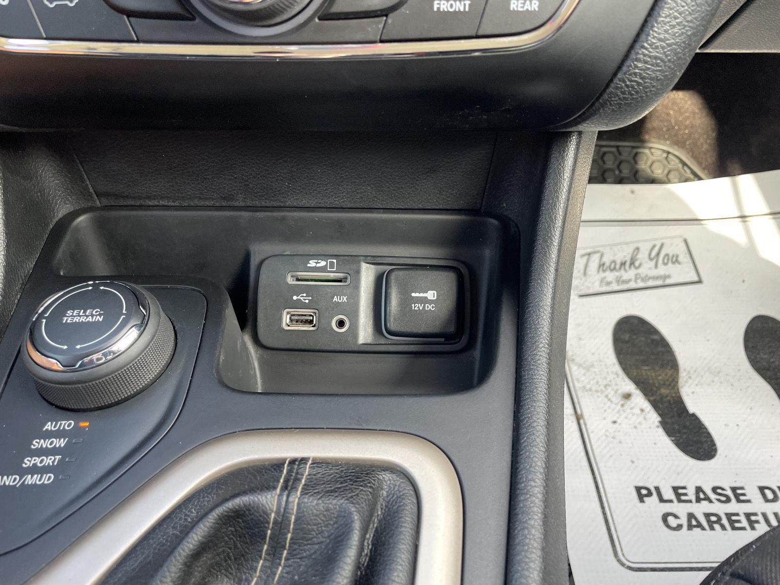 Vehicle photo 25