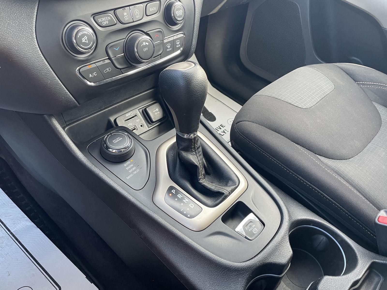 Vehicle photo 27
