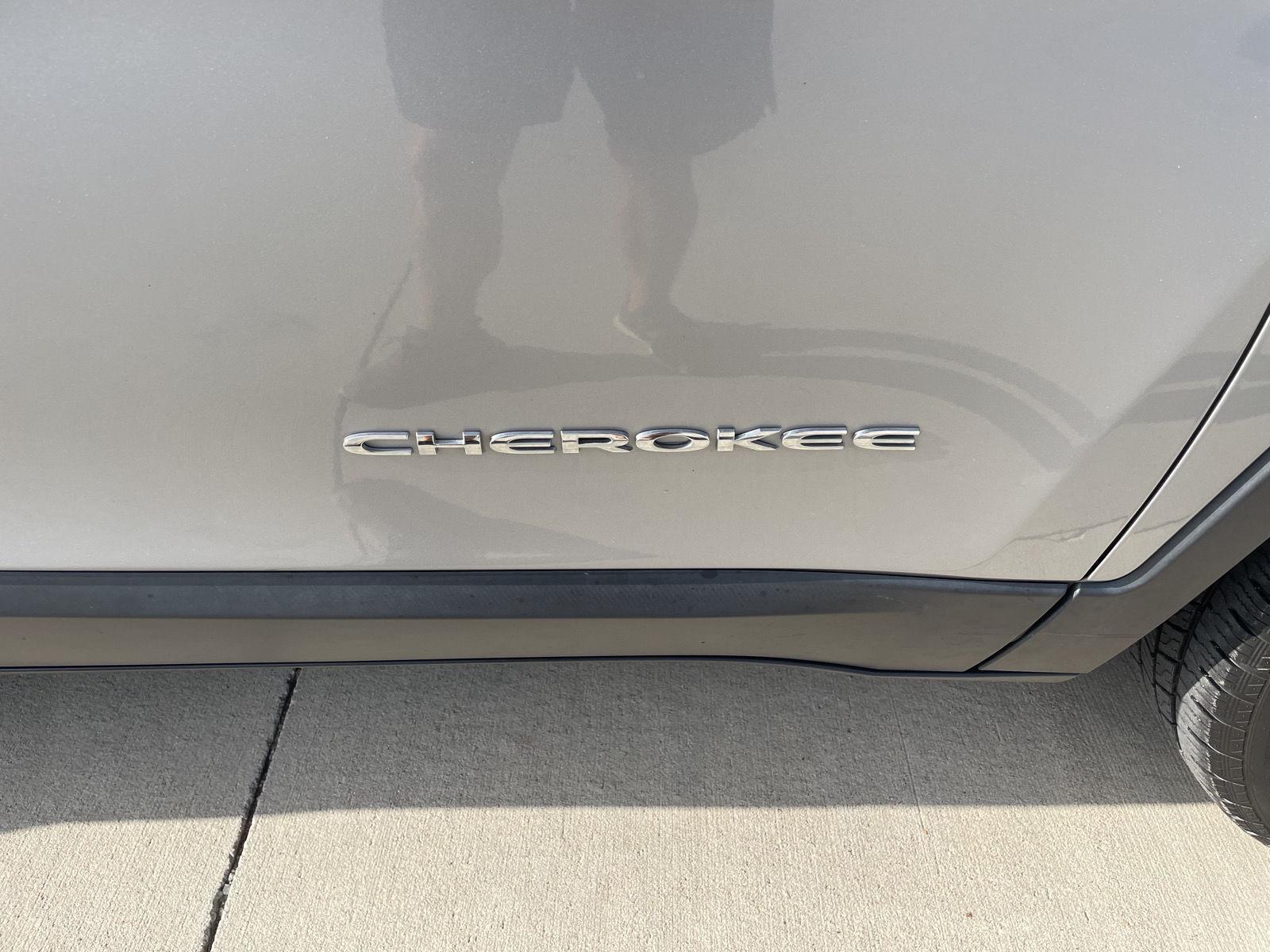 Vehicle photo 33