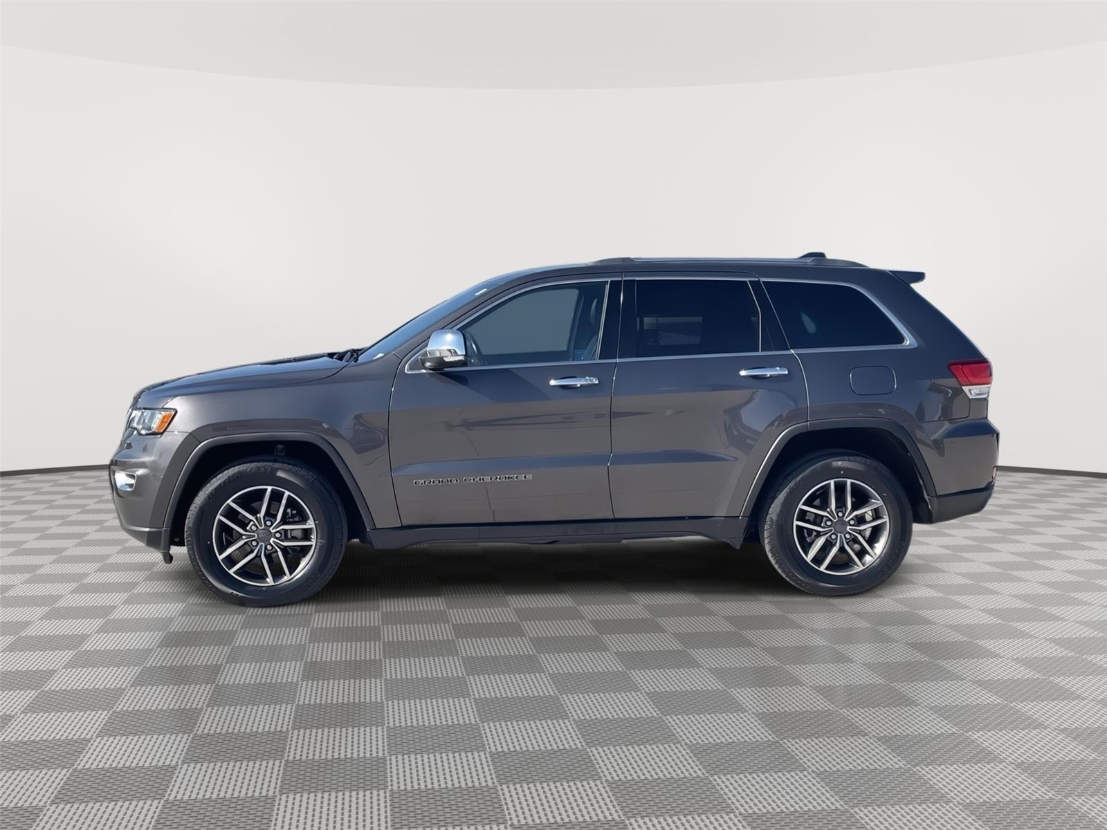 Vehicle photo 2