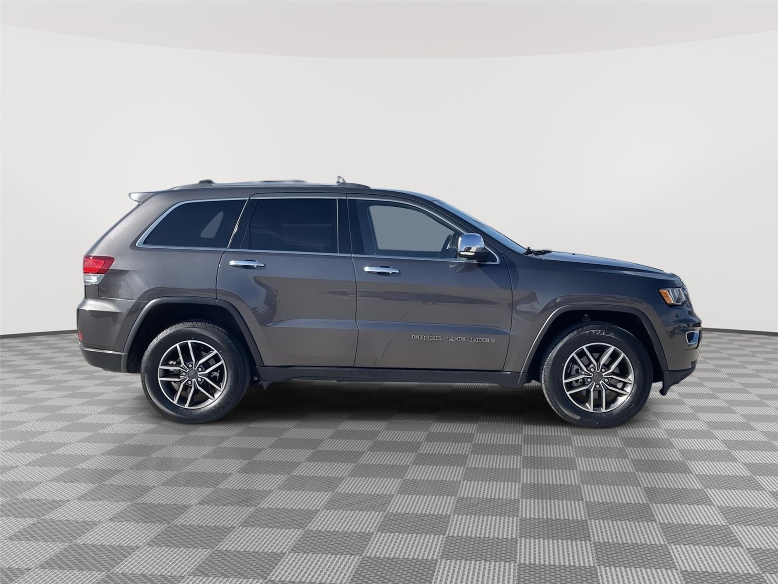 Vehicle photo 6