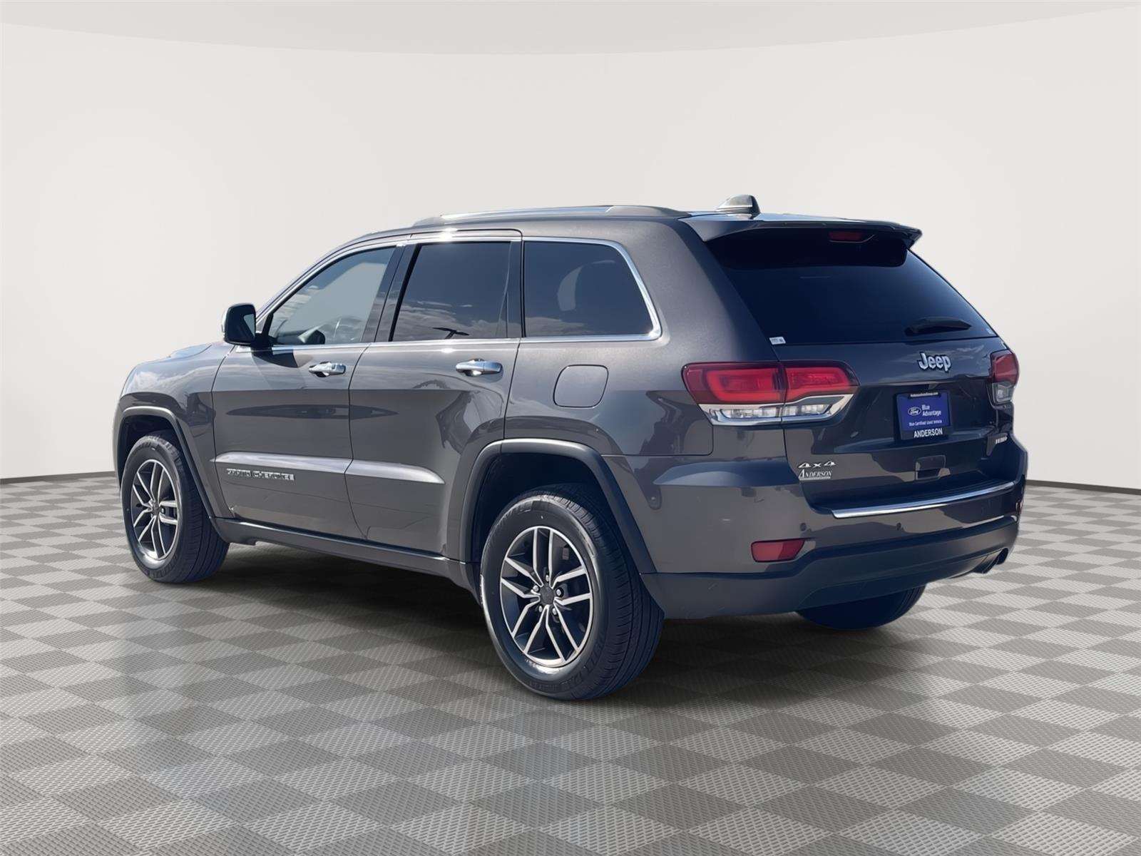 Vehicle photo 9