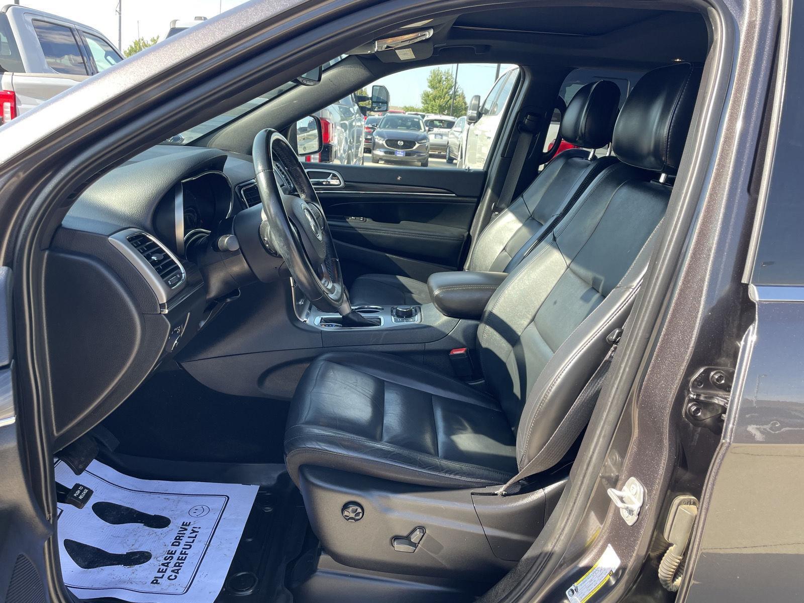 Vehicle photo 17