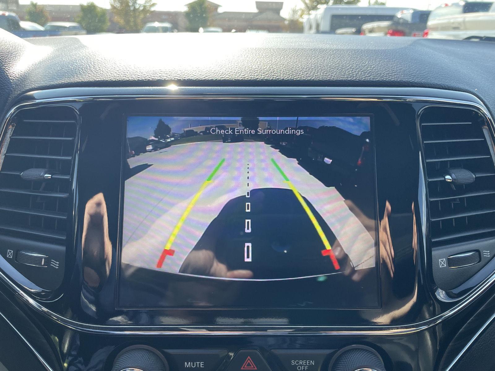 Vehicle photo 23