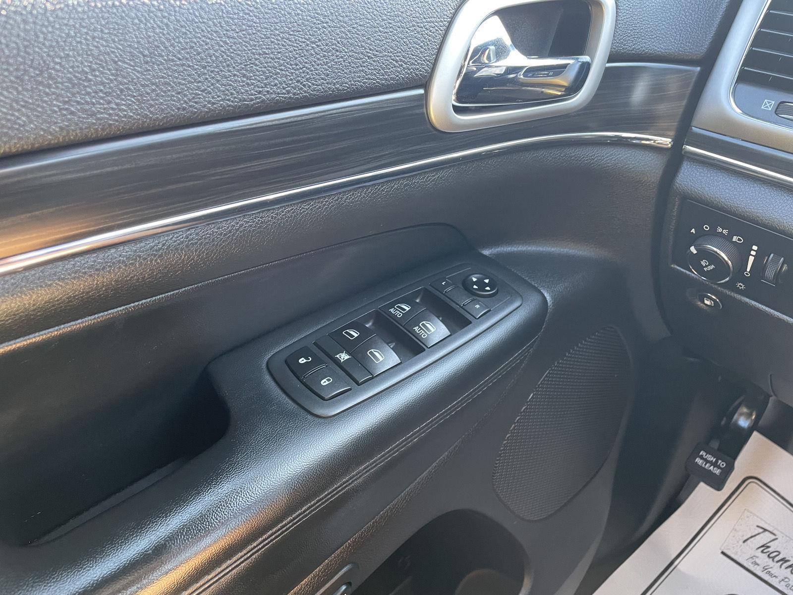 Vehicle photo 29