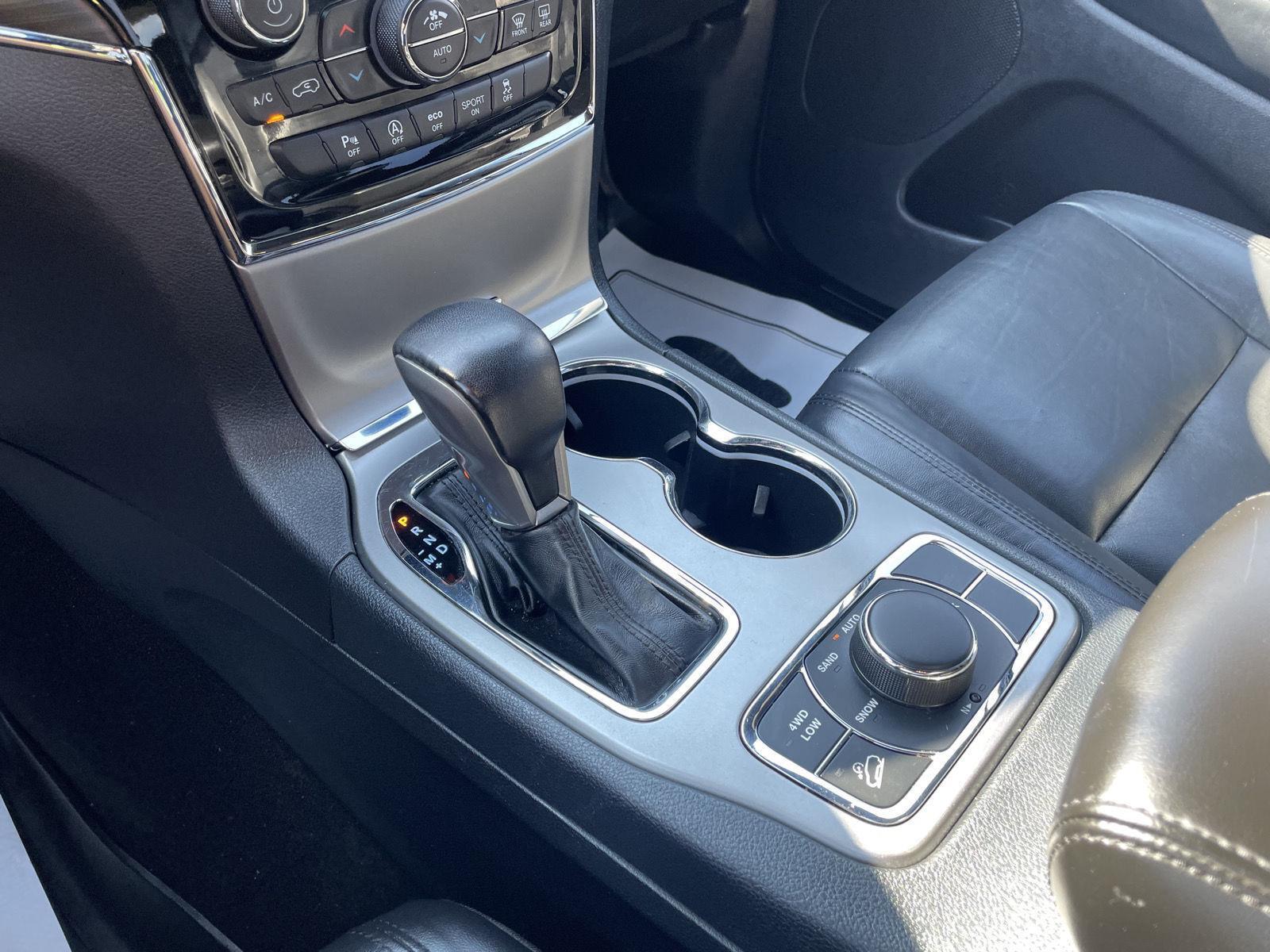 Vehicle photo 30