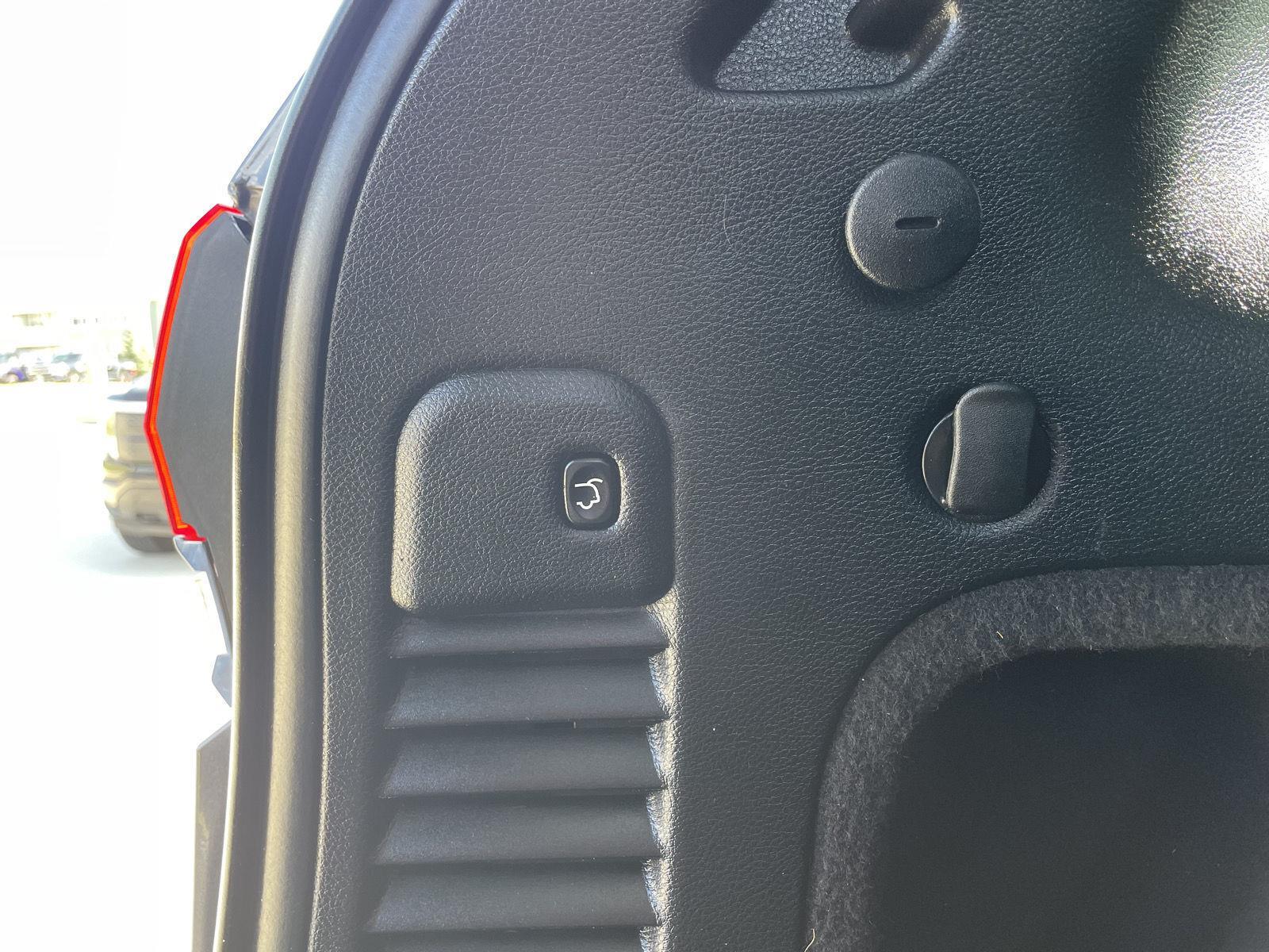 Vehicle photo 36