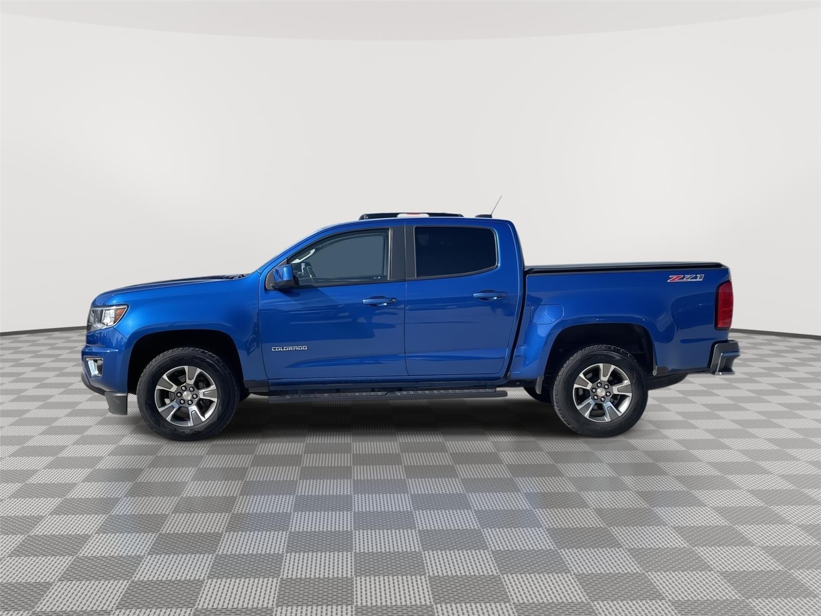 Vehicle photo 2