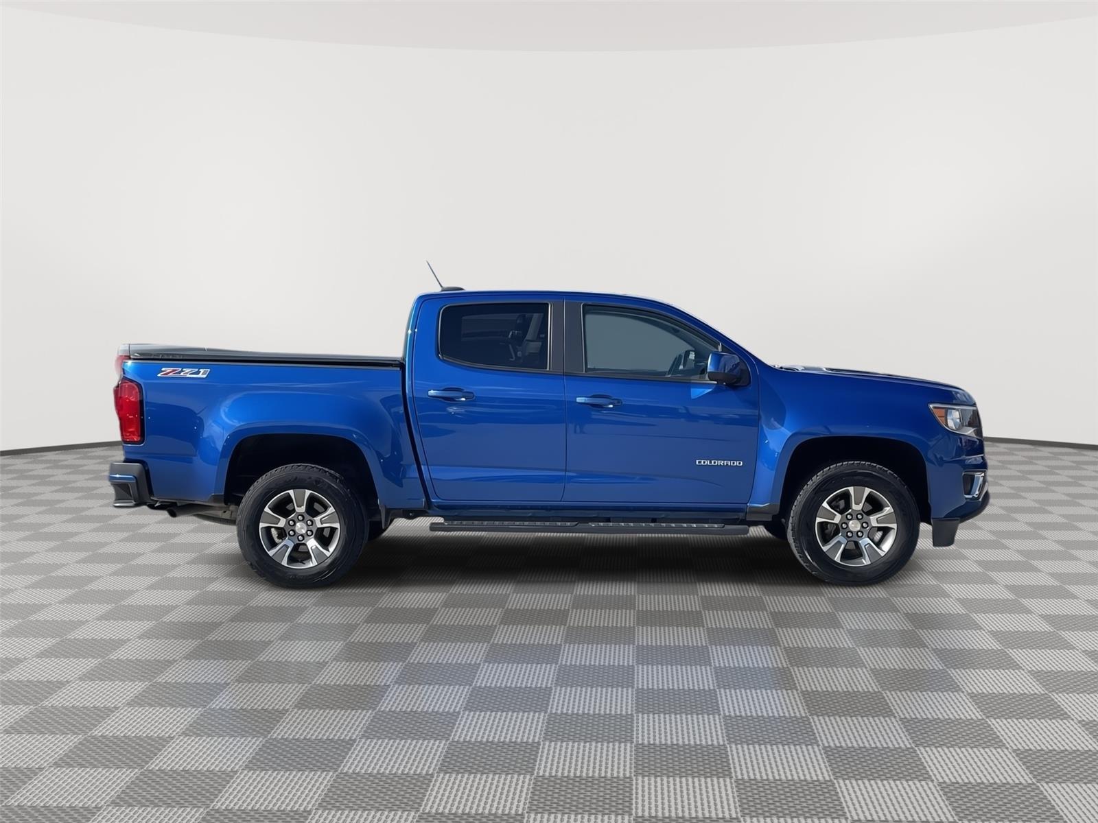 Vehicle photo 6
