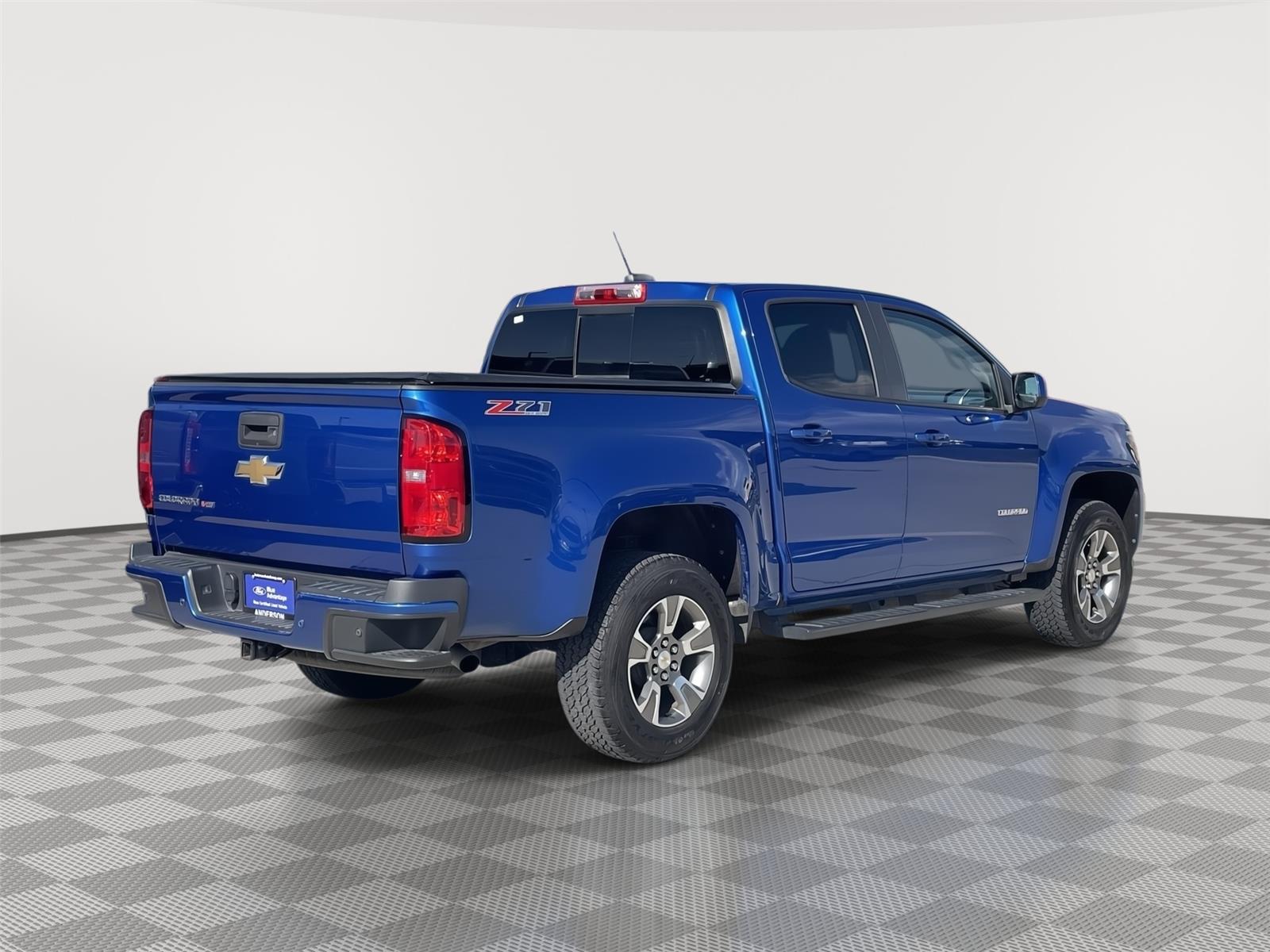 Vehicle photo 7